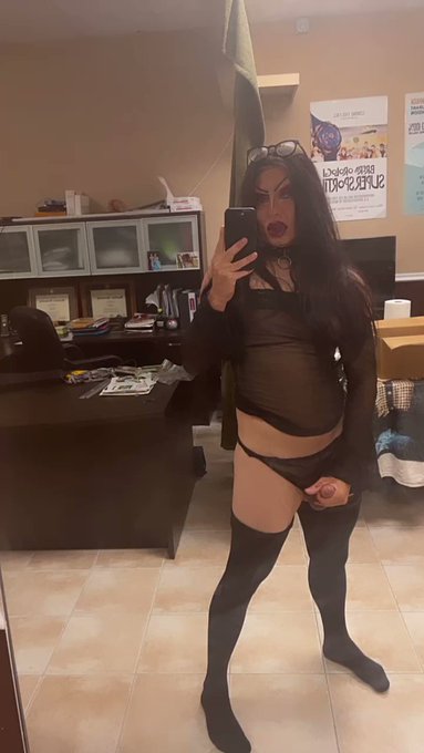 When I have that itch to find something hard to use me…. #twink #mtf #gay #gaymiani #miamigay #wiltonmanors