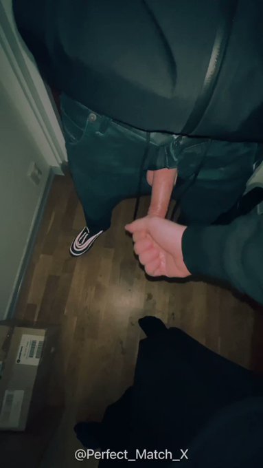 ?NEW? look what i found in hallway! Had to drain it ofc #memilking #nsfwtwt  ##supportNSFWcontentcreators