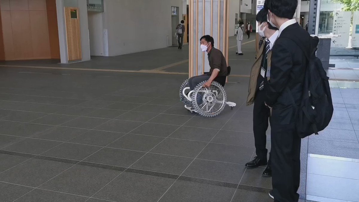 車椅子なのにドリフト走行 オムニホイール式 車椅子の映像に大きな反響 もともとは 超人スポーツ のために開発 1 2 ページ ねとらぼ 車椅子なのにドリフト走行 オムニホイール式 車椅子の映像に大きな反響 もともとは 超人スポーツ のために開発 1 2 ページ ねとらぼ