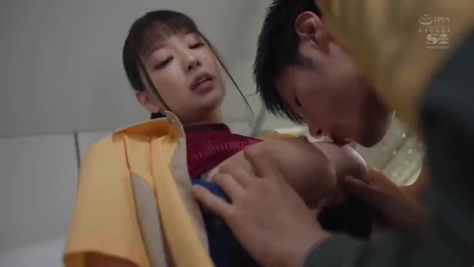 安齋らら コンビニバイトのJカップお姉さんとバックヤードで秘密セックス！ 突く度に揺れるオッパイと歪む表情が抜けすぎる^^