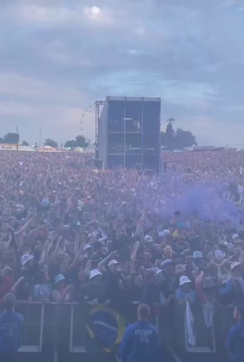 shiner_sam on Twitter "RT TheRockRevivaI Kasabian at Knebworth looks