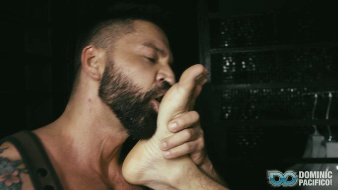 Foot Fetish Friday is My Favorite! 
Daddy Loves Stinky #gayfeet 

🖤https://t.co/uwpHSAEL9m 🖤

#footworshipping