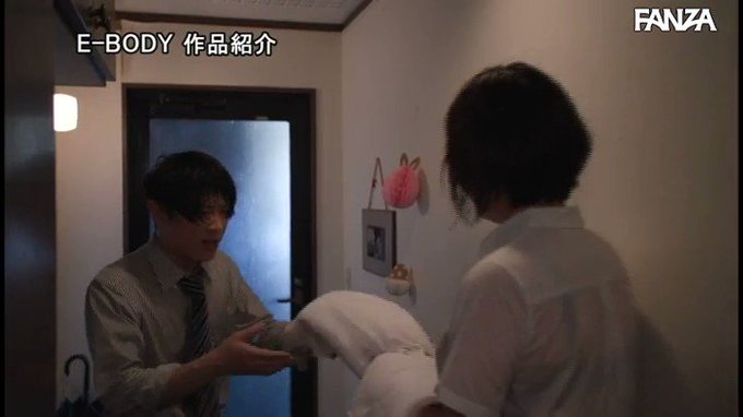 残業してたら大雨が降ってきて帰れなくなり、ずぶ濡れになりながら女先輩の家に転がり込んだら、雨で透け透けになったブラジャーで誘惑され、そのままエッチしてしまう、激シコシチュエーションです。

ムチムチおっぱいの女上司、最高すぎます。 https://t.co/GfVrosRG4N