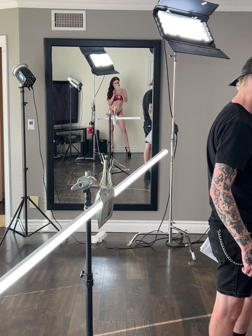 Another day at the office 

@janewildexxx @Vanessavegax @Brazzers @MotleyModels https://t.co/KPQHbuG