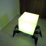 これで夜中のトイレも怖くない？!？!歩くヘッドサイドランプ!