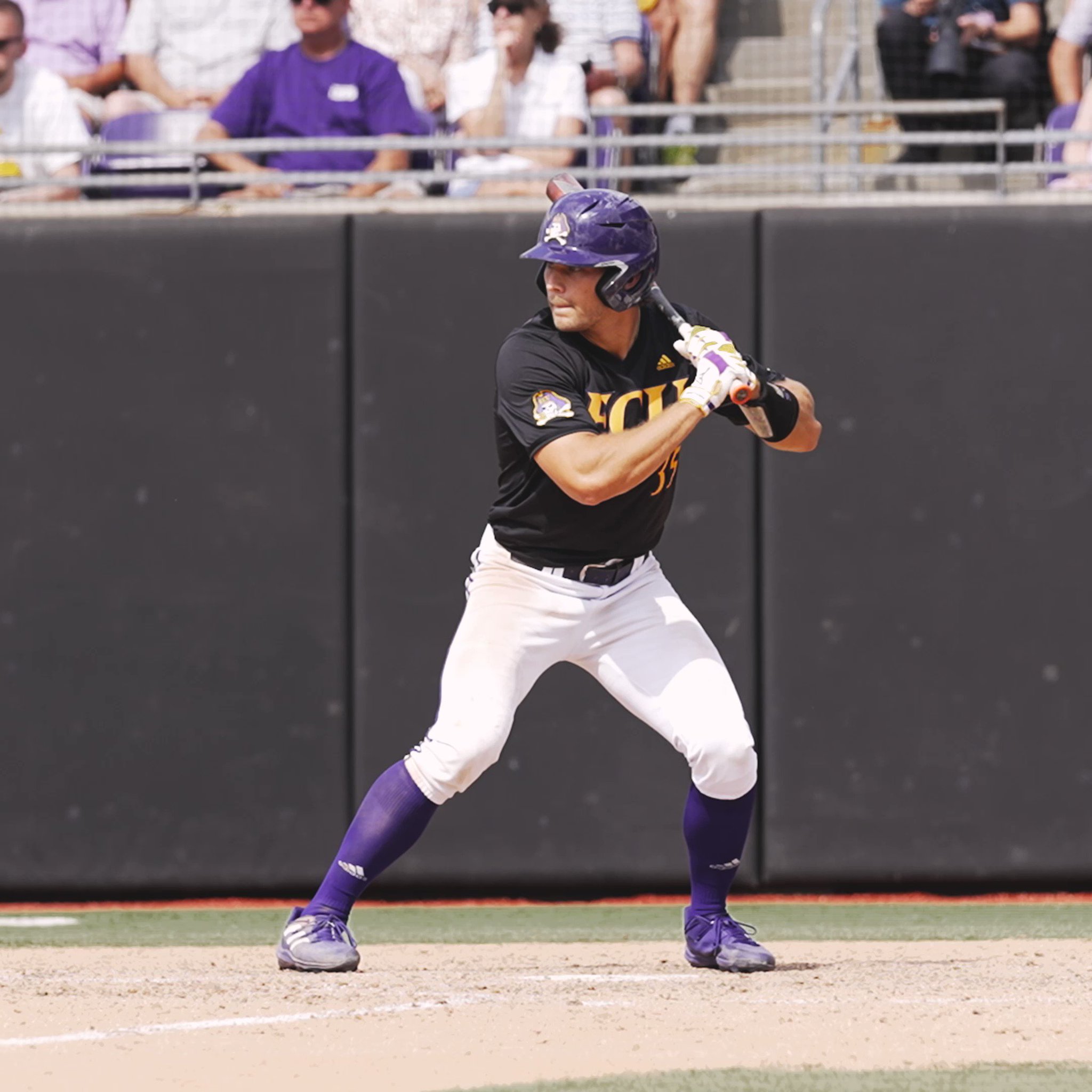 [討論] 球員開轟後被主審推著要他快跑