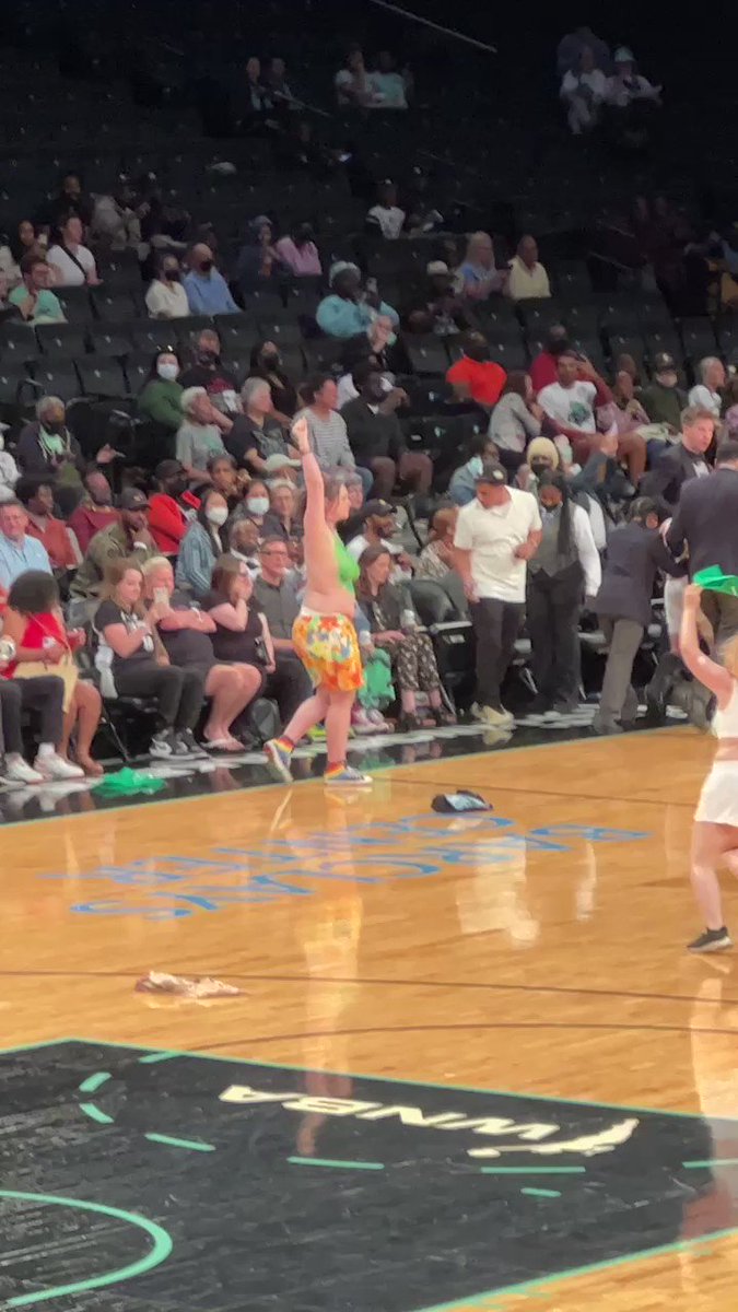 RT @colinkerrigan: Protestors at Barclays being dragged past Ben Simmons at my first WNBA game was a vibe https://t.co/GbOhQz4txE