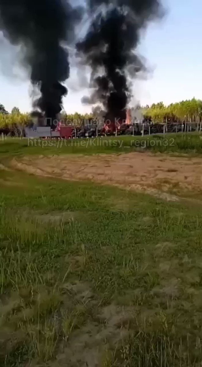 RT @Liveuamap: Military base caught fire in Klintsy district of Bryansk region https://t.co/Jh77rFApl3 https://t.co/dlu62QPC8g