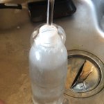 【話題‼】なぜ手で触れると水の輪が広がるのか子供が発見‼どうしてそうなるのか情報求む‼