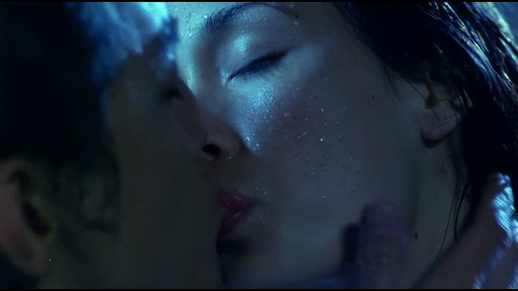 女明星李美琪 与大帅哥吴颜祖 在电影《赤裸特工》 中的激情戏香艳镜头 经典海边湿吻 漏D片段