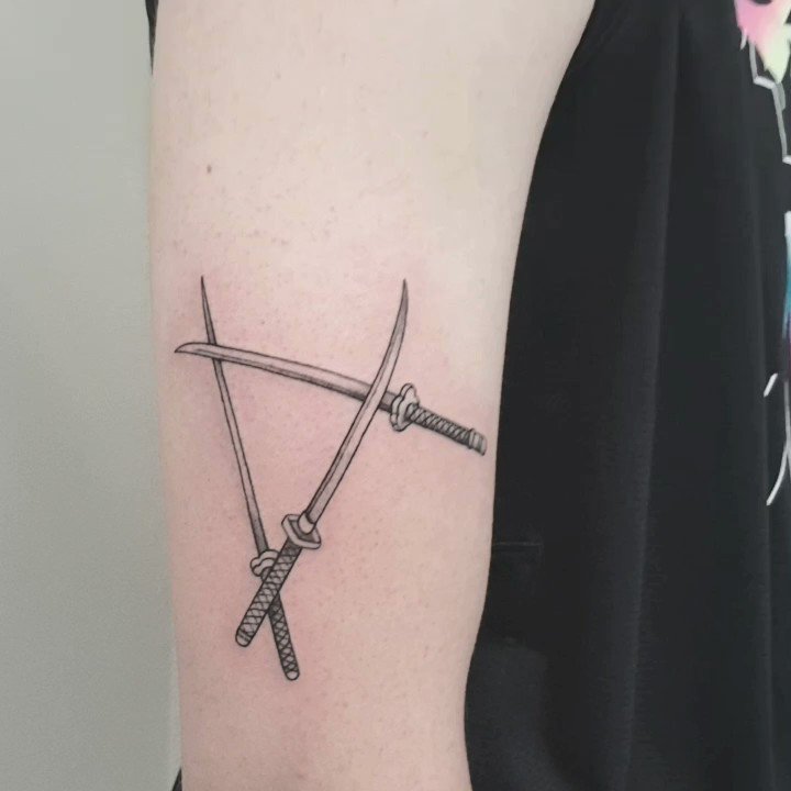 Lilly Sue Tattoo - Roronoa Zoro with his three swords from One piece!