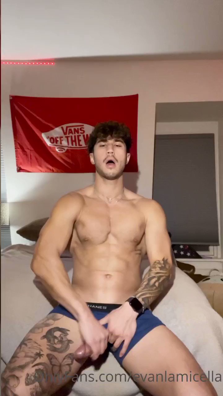 @A_GayBoys video Tweet