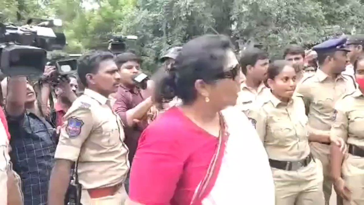 Hyderabad: Congress leader Renuka Chowdhury grabs cop's collar during  protest; video viral | Hyderabad News - Times of India