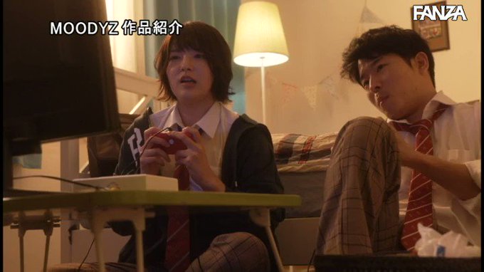 いつもつるんでる男友達みたいな女の子と一緒に着替えてたら、あまりにもの美乳過ぎて興奮してしまった男友達です

ちょっと待って。抜けすぎるだろ・・・

▼セフレ探しにどうぞ
https://t.co/BbtTOUeAl9
https://t.co/SlbrVxlMK4