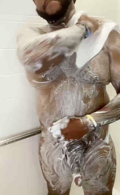 You gettin in or just gone stand and watch??😏😏😜👀 https://t.co/MM9cuQZzhN