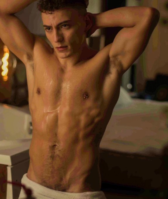 Scott likes to get inappropriate on live cams. Think you can join in? #JockMenLive #muscletop #CamGuys