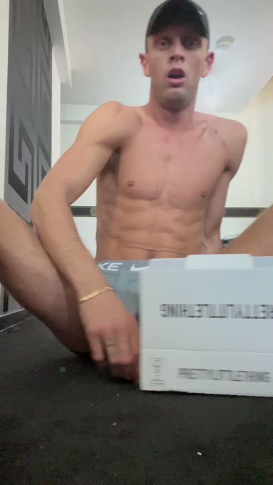 Just a pretty little scally ?? #chav #scally #socks #floppy https://t.co/fWOGNuN0Z7