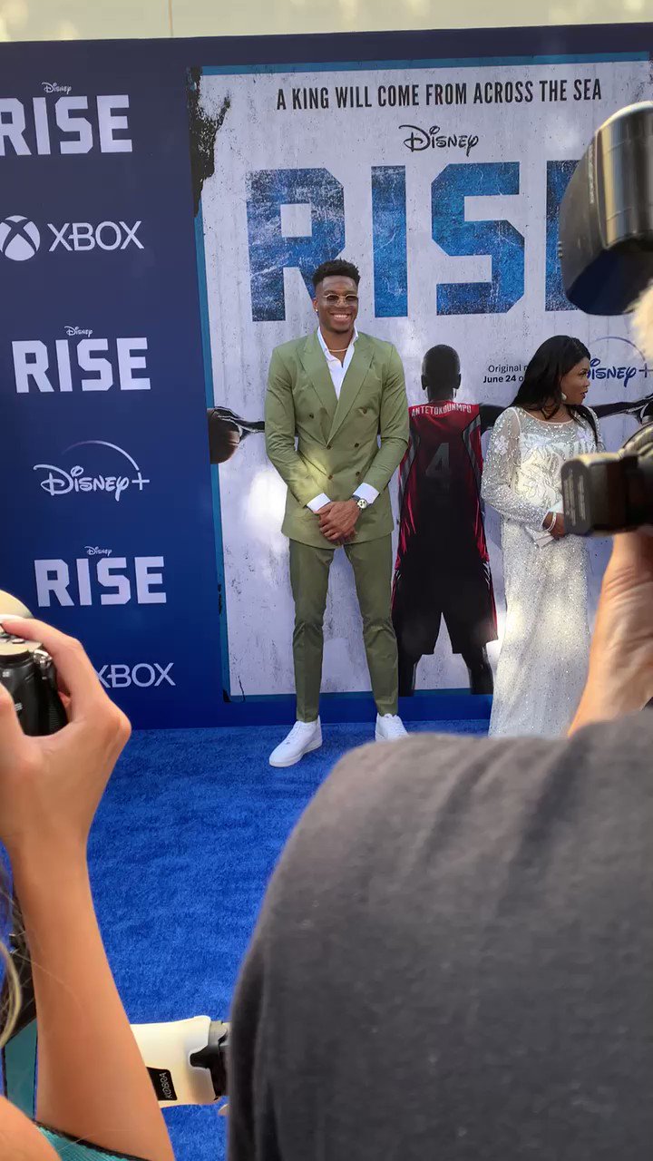 on-the-red-carpet-on-twitter-giannis-an34-on-the-red-carpet-for-the