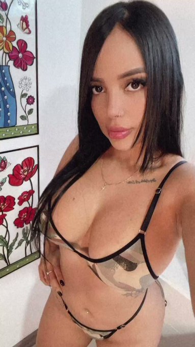 ♥️✌🏻♥️ https://t.co/ZxVp15on2X