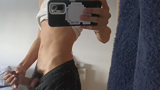 Buenos días ?? https://t.co/fZeSR6CYWV https://t.co/GGyw0zx20p