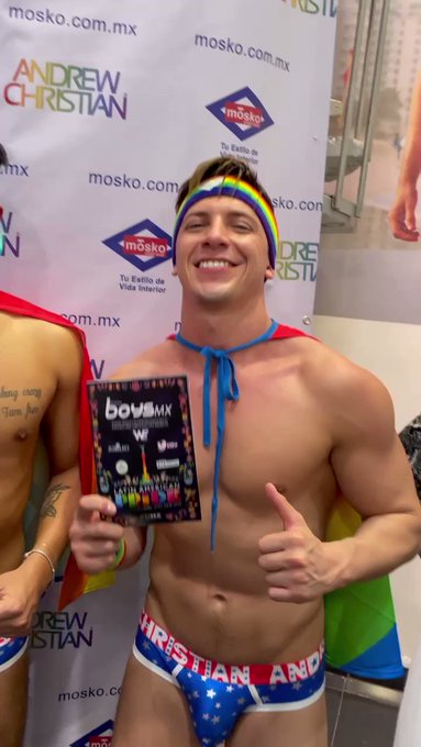 Un éxito el #MeetAndGreet de @andrewchristian en @MoskoUnderwear HAPPY PRIDE BOYS! https://t.co/L3jG