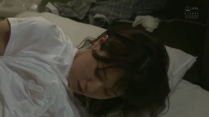幼い頃から顔見知りだった近所のおじさん…
可愛いがってくれてると思ってたのに、まさか私のことを女として見ていたなんて(＠_＠;)
いつの間にか眠らされていて、目を覚ましたら(&gt;_&lt;)ﾀｽｹﾃ… https://t.co/SFBfMzyoCI