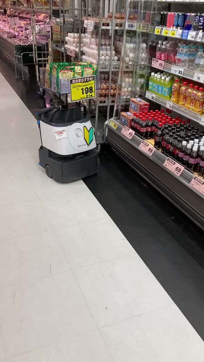 初心者マーク付きの店内お掃除ロボットに思わずほっこり♪