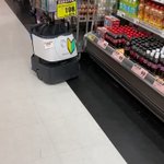 初心者マーク付きの店内お掃除ロボットに思わずほっこり♪