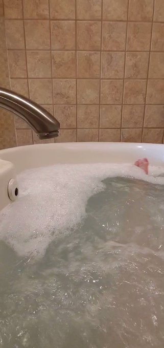 I love an relaxing bath, with a hard cock.?
https://t.co/w4RafNnufv
#bubblebath #bubblebuttmen #bubbles