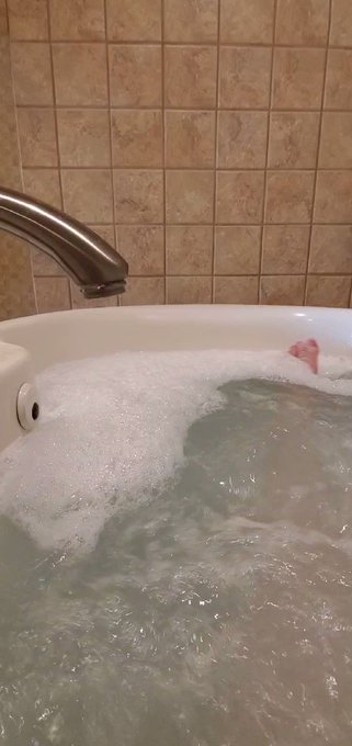 I love an relaxing bath, with a hard cock.🐳
https://t.co/w4RafNnufv
#bubblebath #bubblebuttmen #bubbles