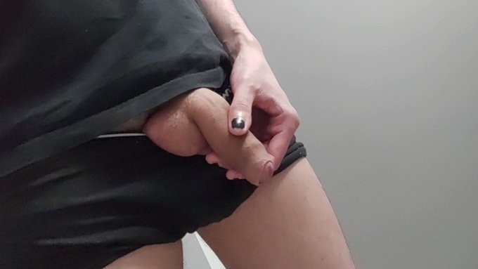 A good long piss.
-
#queer #bi #gay #alt #twink #porn #nsfw #nsfwtwt  #horny #pornhub #piss #pee #kink