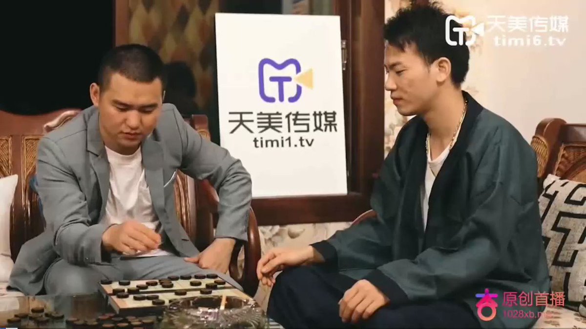 逆袭!小伙强上大奶傲娇萝莉大小姐!专制各种不服!
链接放评论区或视频中间弹幕