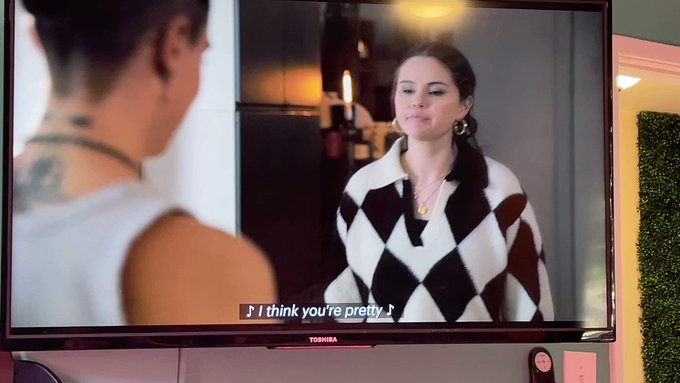 What in the “kissing a dead fish” is this?? Love the show tho. https://t.co/nNKJSgLDht