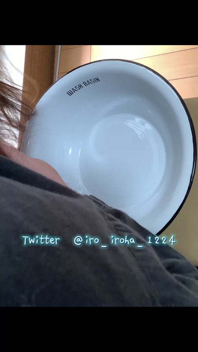 色羽 on X: 6月20日昼の嘔吐動画。洗面器に沢山吐いてしまう色羽の背中をさすって介抱するシュミレーション嘔吐動画（あっ！たまたま撮れた角度がそんな感じかなーって）5ヶ月記念で出そうか悩んでたやつ（この後も暫くダラダラ絞り出すように吐いてた）  #エメトフィリア ...