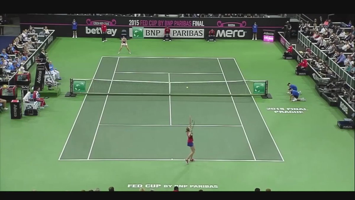 Since we are at it 
Here is 2 mins of Maria Sharapova hitting backhand winners from the baseline 
Enjoy 
https://t.co/ifT9HkXvZn