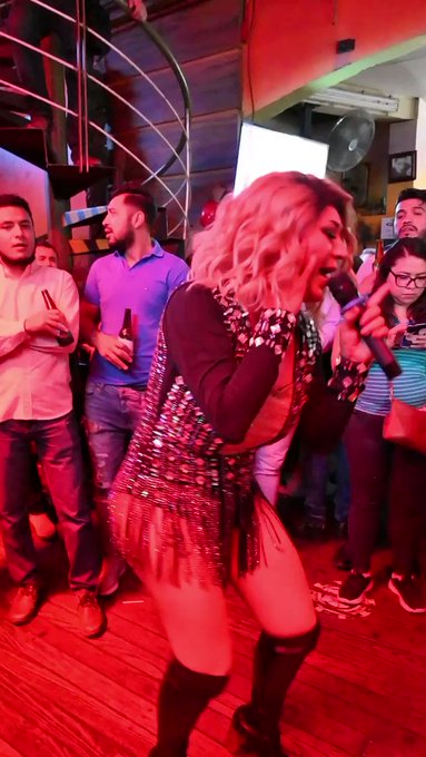 Lo que tenías conmigo… ??? Así el show en #VaquerosBar Hay un club de música regional mexicana en la