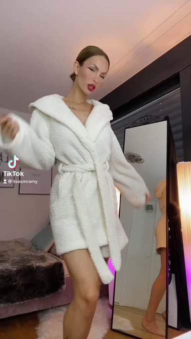 Happy Friday ?? #TikTokgirl #vibes #fridaymorning https://t.co/mFT3Be7q13