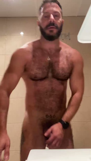 ES VIERNES Y EL CUERPO LO SABE ????? https://t.co/MhjFtXWiY6