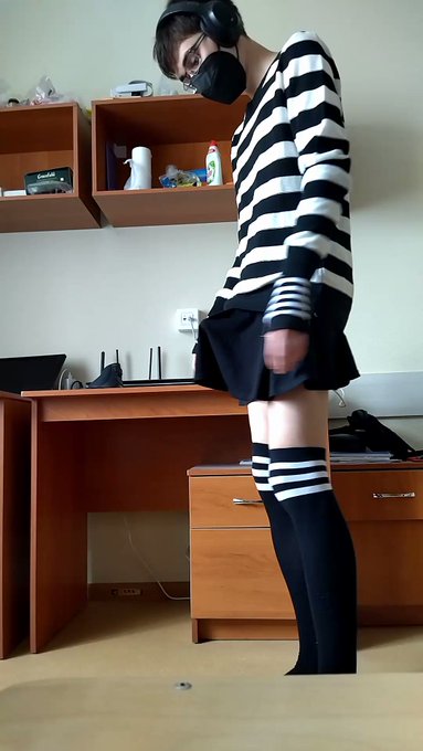 Spinning around is fun! #Femboy #Skirt #Bulge https://t.co/uLNucrYpzT