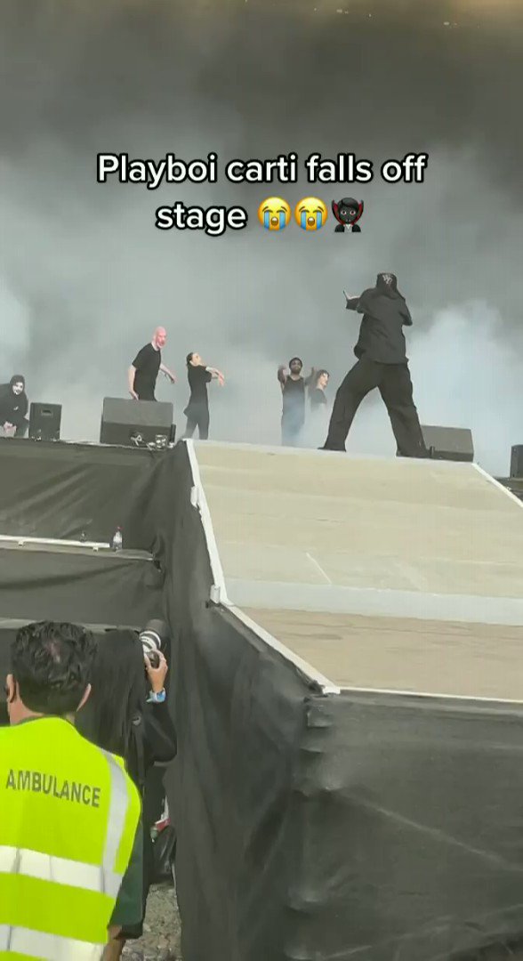 hy on Twitter "Playboi Carti fell off stage while performing at