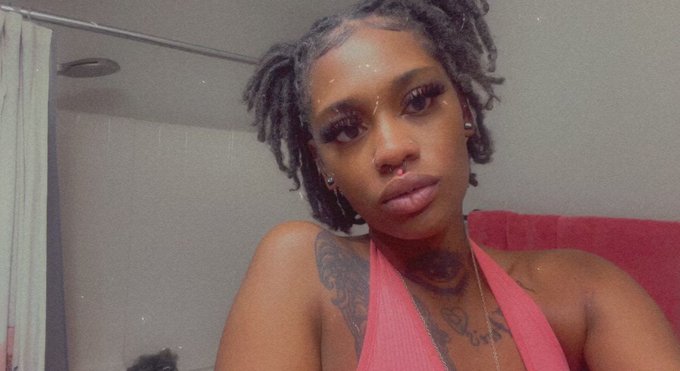 Pinky&rsquo;s up 🤭🖖🏾 https://t.co/Yv9eXUqqDp