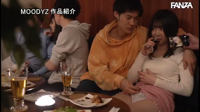 彼女の本性がバレた瞬間

普段はすきぴとラブラブな彼女の本性は、ウェイ系のヤリサーの一員だった衝撃的過ぎるお話です。

『彼氏も好きだけどイケメンも好き♪』とわがままな彼女が日々NTRされちゃうシーンばかりでこの作品を制作した監督に心から感謝します（礼）

それくらい最＆高です◎ https://t.co/Ex5dGezsmM