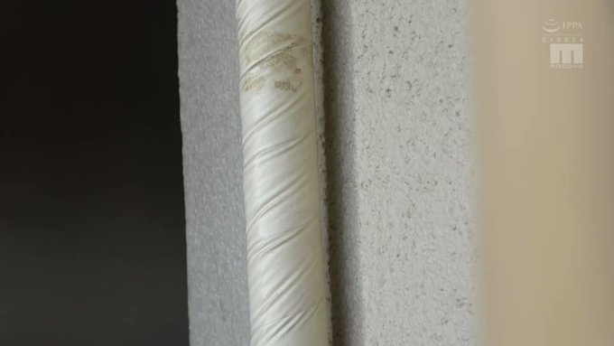 10年間片思いしている隣の独身オヤジ。ある日彼氏とキスしている姿を見て嫉妬と積年の性欲が爆発。「りっかたん！ダメだよ」と汚いゴミ部屋に拉致監禁して理性を奪うため媚薬投与。「さぁ交尾しようね」とキメセク快楽チ○ポ漬け。さらに今まで盗んだスク水ブルマを着せて最高の初夜を迎えました。 https://t.co/9aGgMIsgbx
