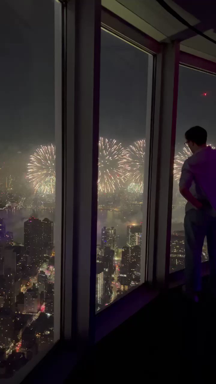 Max Guliani The Macy S July 4th Fireworks From The 102nd Floor Of The Empirestatebldg T Co Lkxby01uon Twitter