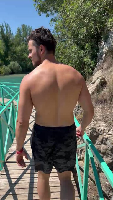 i cant swim but who cares? https://t.co/gJoXfKZiQy