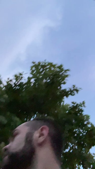 Casually eating my sausage in Burgess Park with @scott_daviesxxx https://t.co/IVQAfZisUn