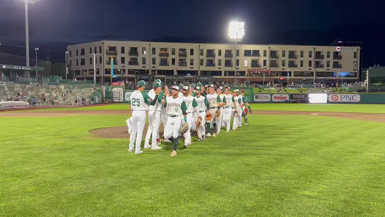 Fort Wayne TinCaps on Twitter "WinCaps🍎 BrianEspo41 & the boys with