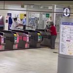 京王八王子駅に、鎌を持ったおじさん まさに「鎌じい」が出現。