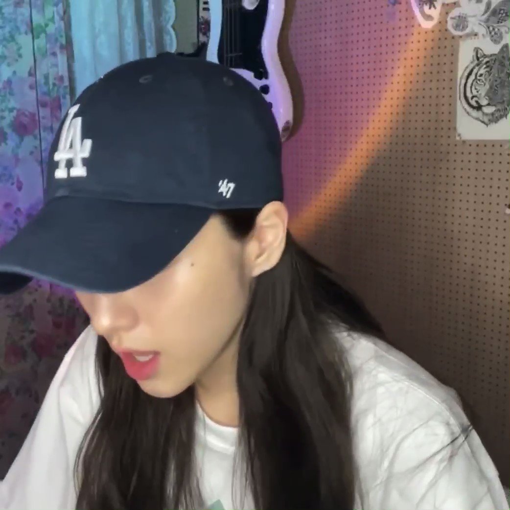 RT @IoonaIoop: heejin singing tori kelly’s “all in my head”
 https://t.co/XXngm7pocu