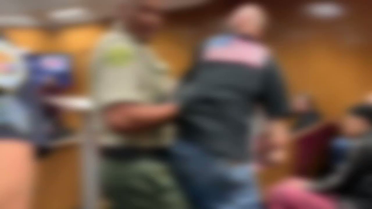 Seks mladića i strine video